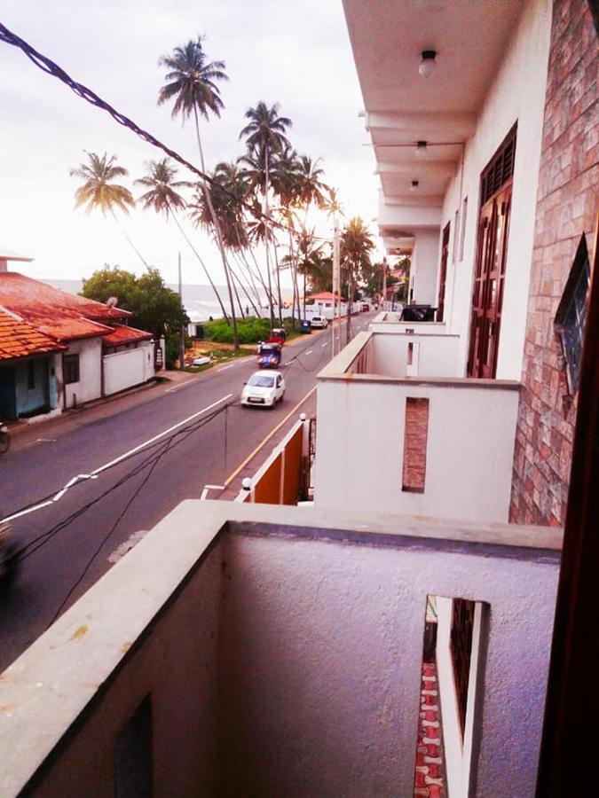 Nethum Beach House Хіккадува Екстер'єр фото